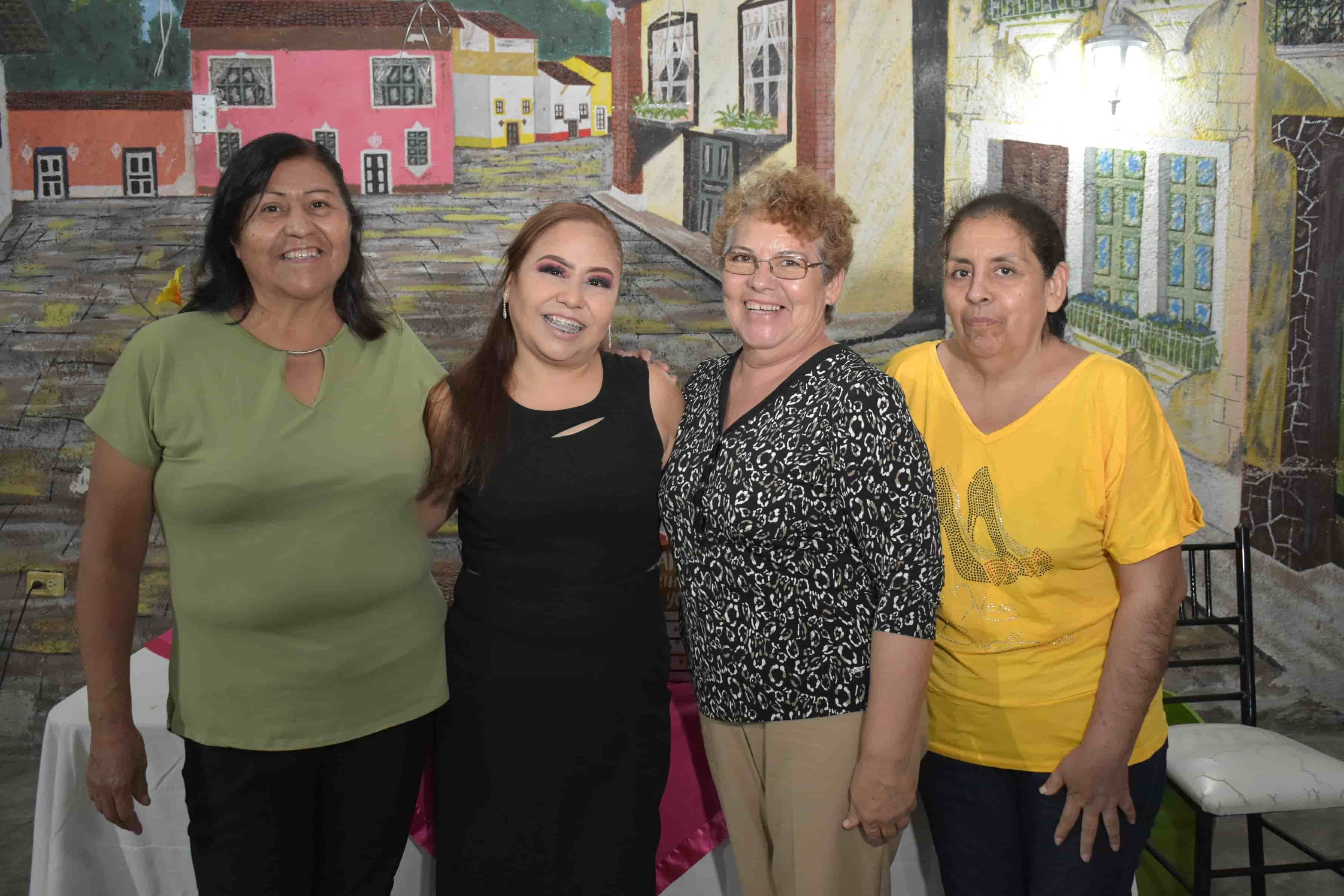 Festejan cumpleaños de Yazmín