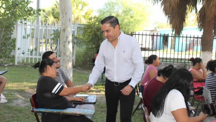 Agradecen a Pepe Díaz por su compromiso con la educación