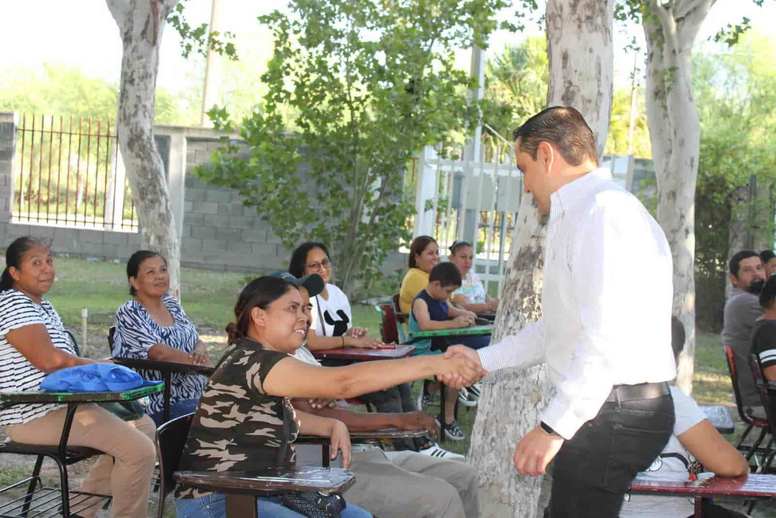Agradecen a Pepe Díaz por su compromiso con la educación