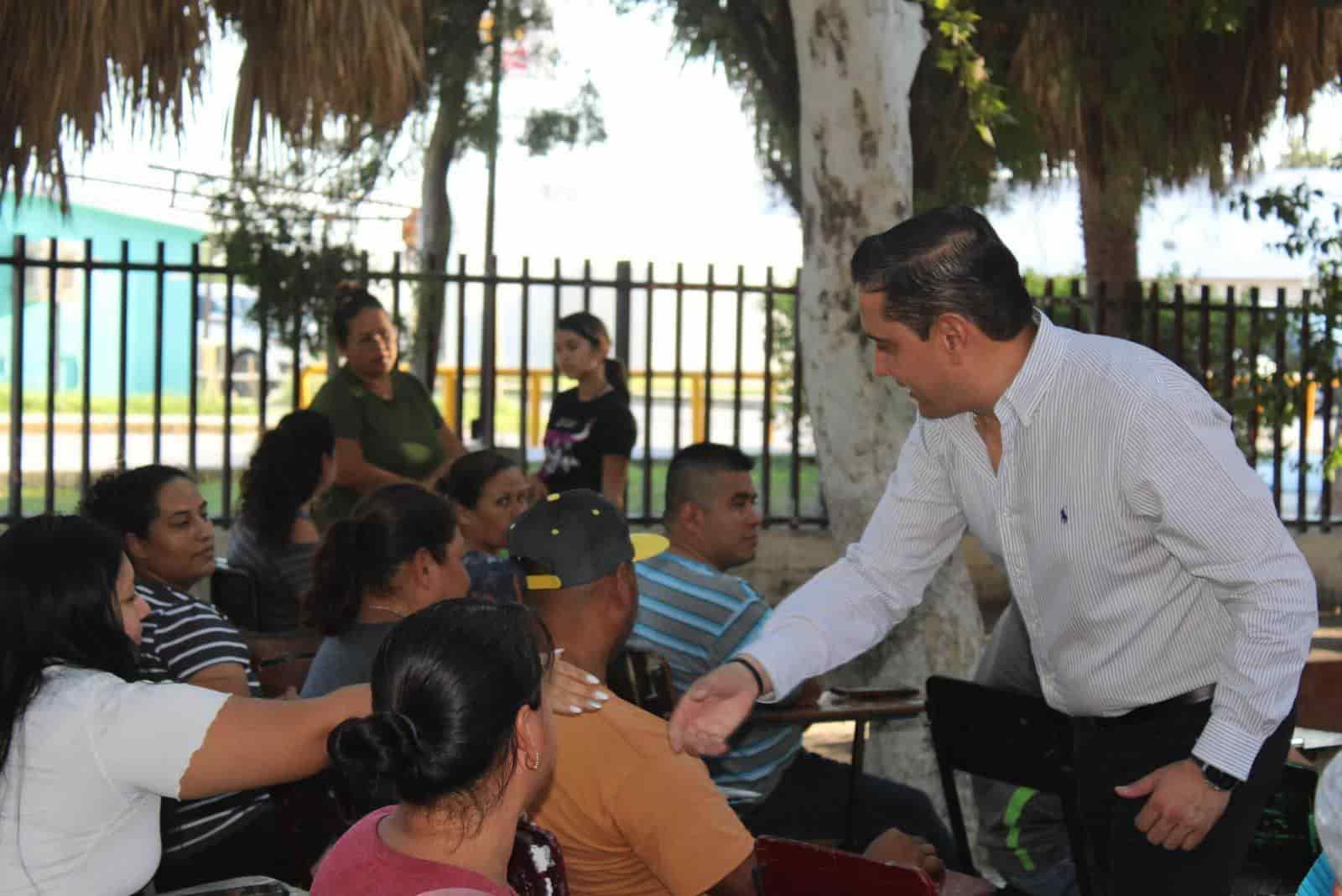 Agradecen a Pepe Díaz por su compromiso con la educación