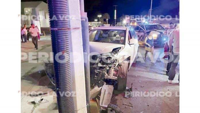 Sale de la FCA y le pega a camioneta