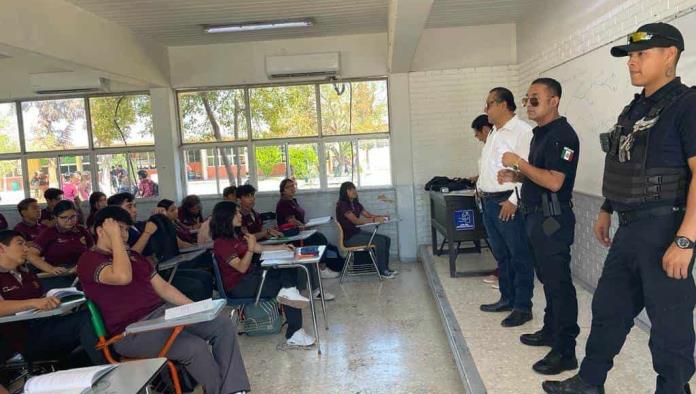 Revisan mochilas en el CBTIS # 36
