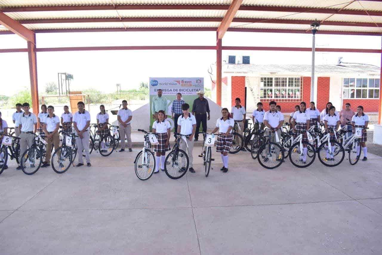 Reparten bicicletas a estudiantes