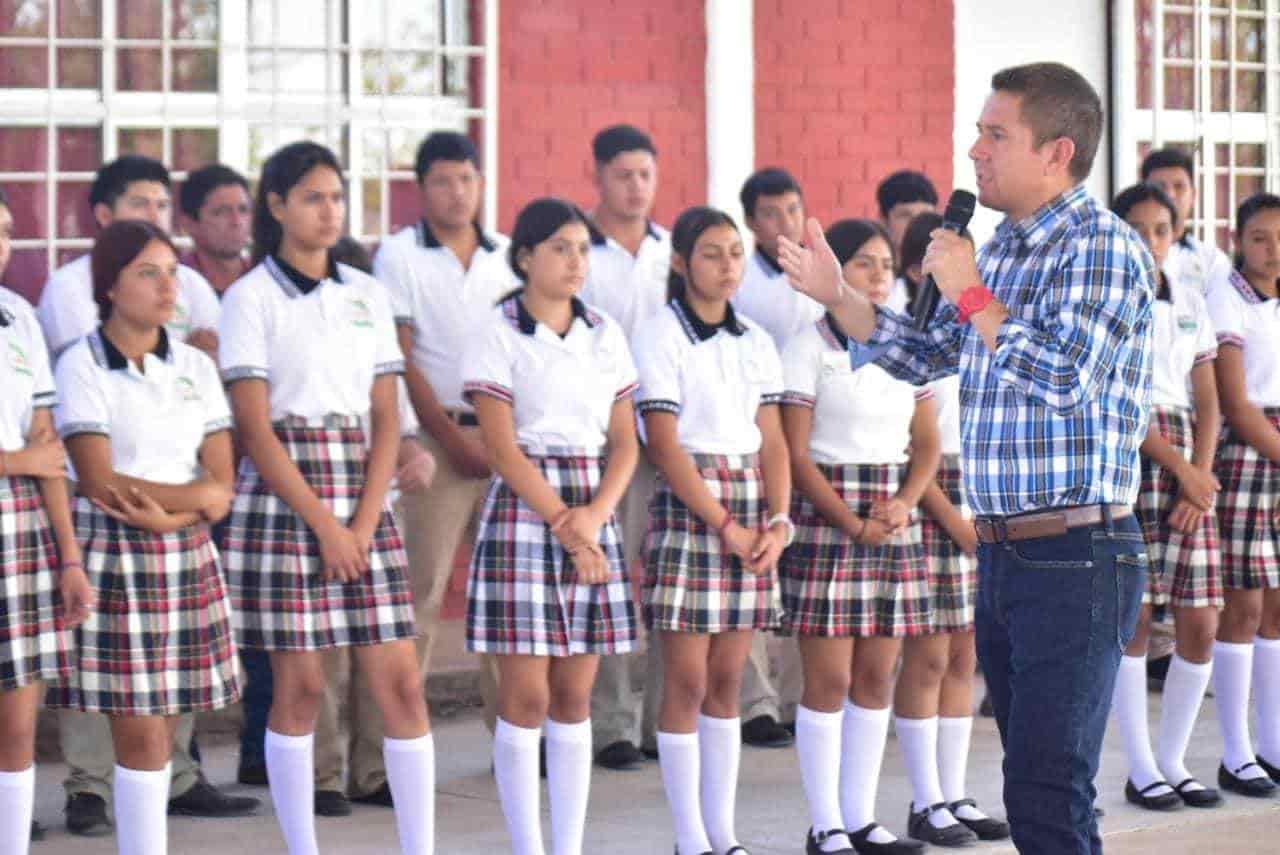 Reparten bicicletas a estudiantes