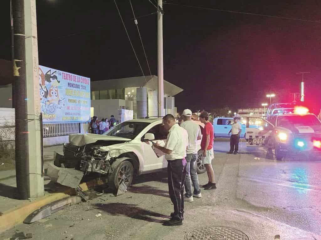 Sale de la FCA y le pega a camioneta