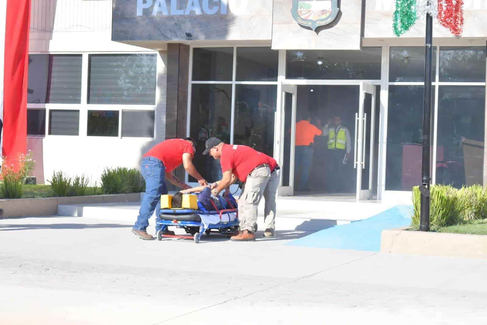 ¡Simulacro! Realizan ejercicio en el ayuntamiento de Nava