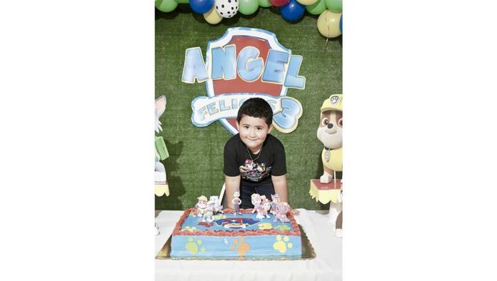 Juan Ángel es bautizado y cumpleañero