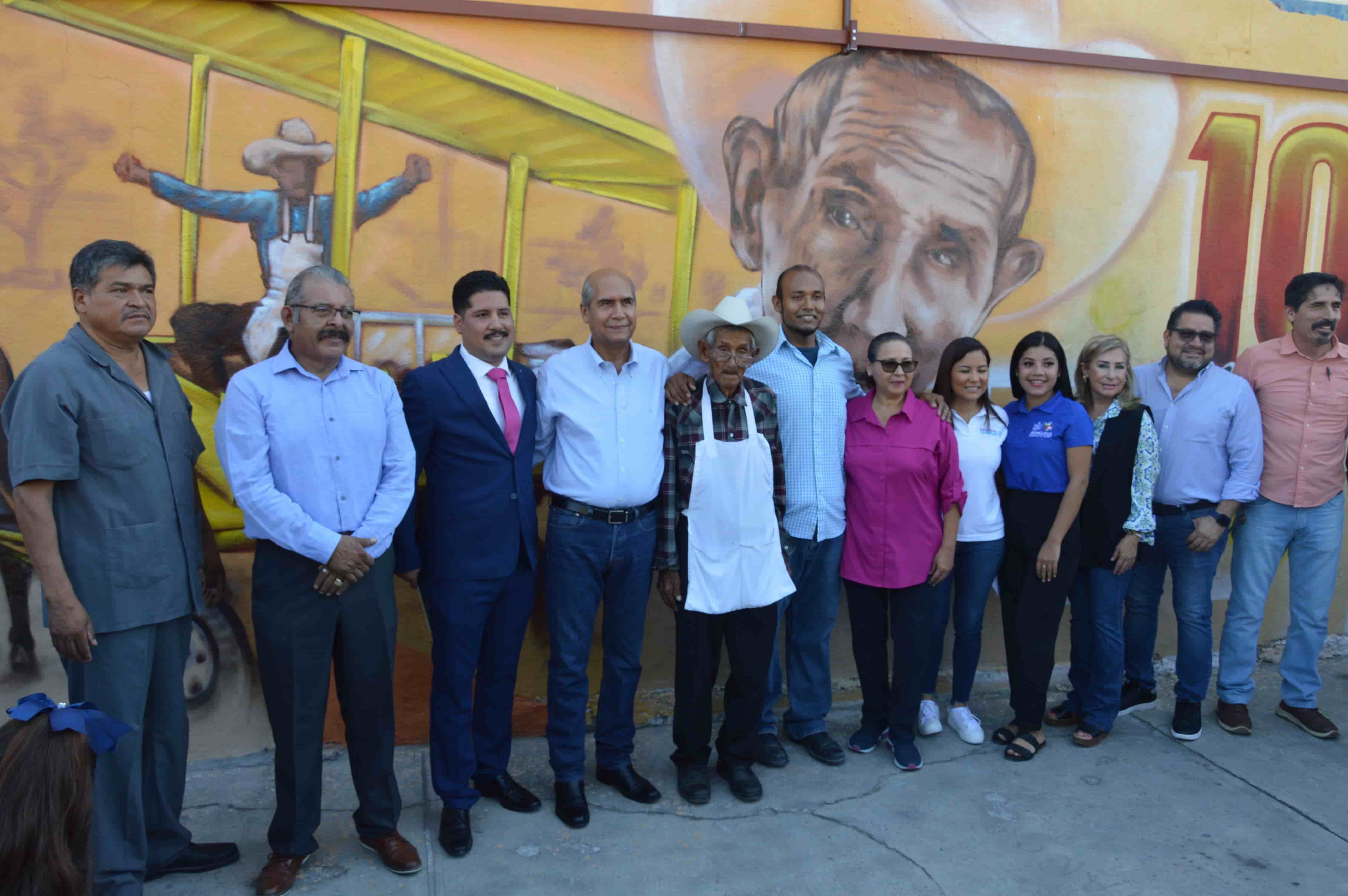 Develan en escuela el mural de “El Tío”