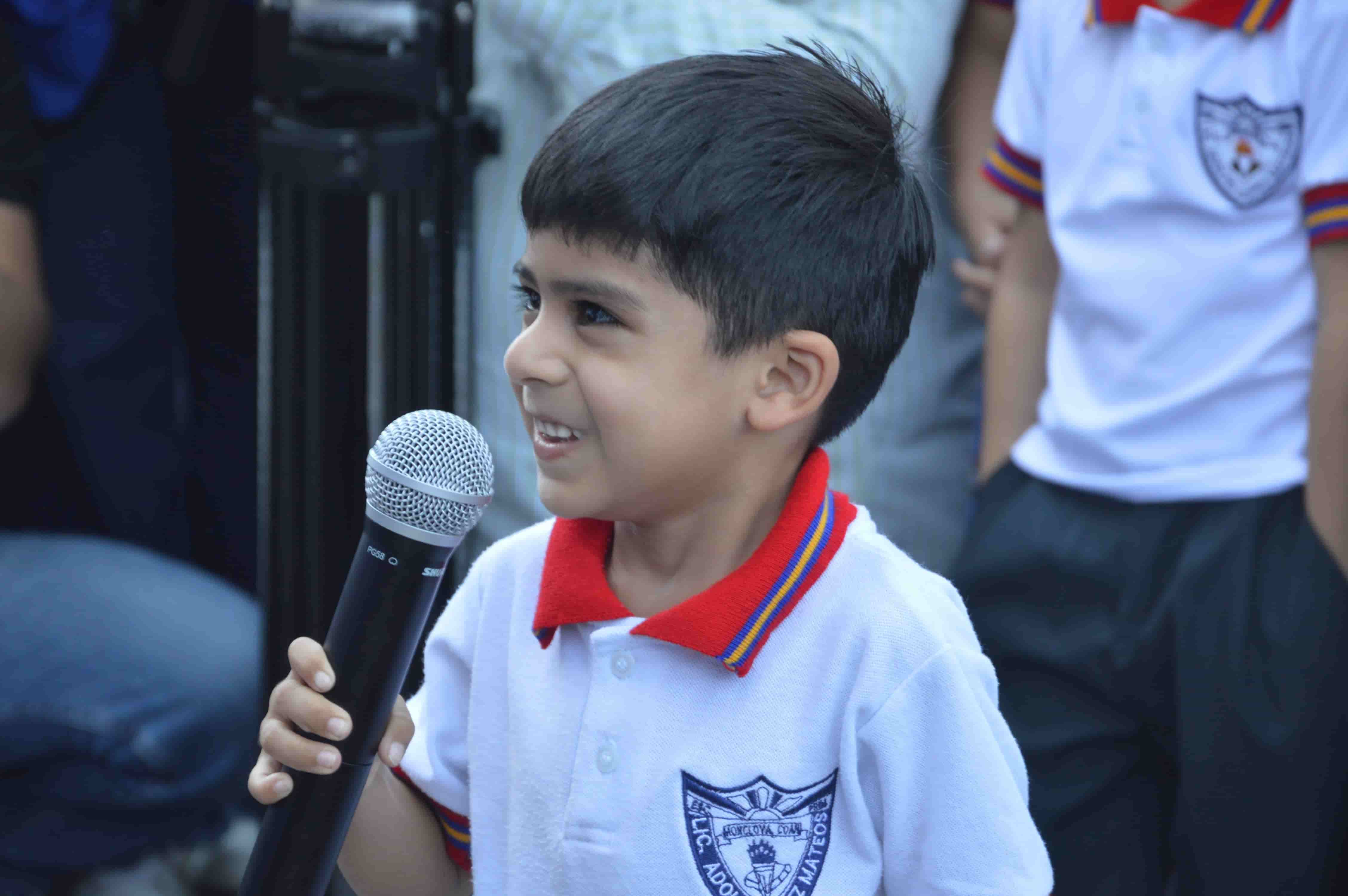 Develan en escuela el mural de “El Tío”