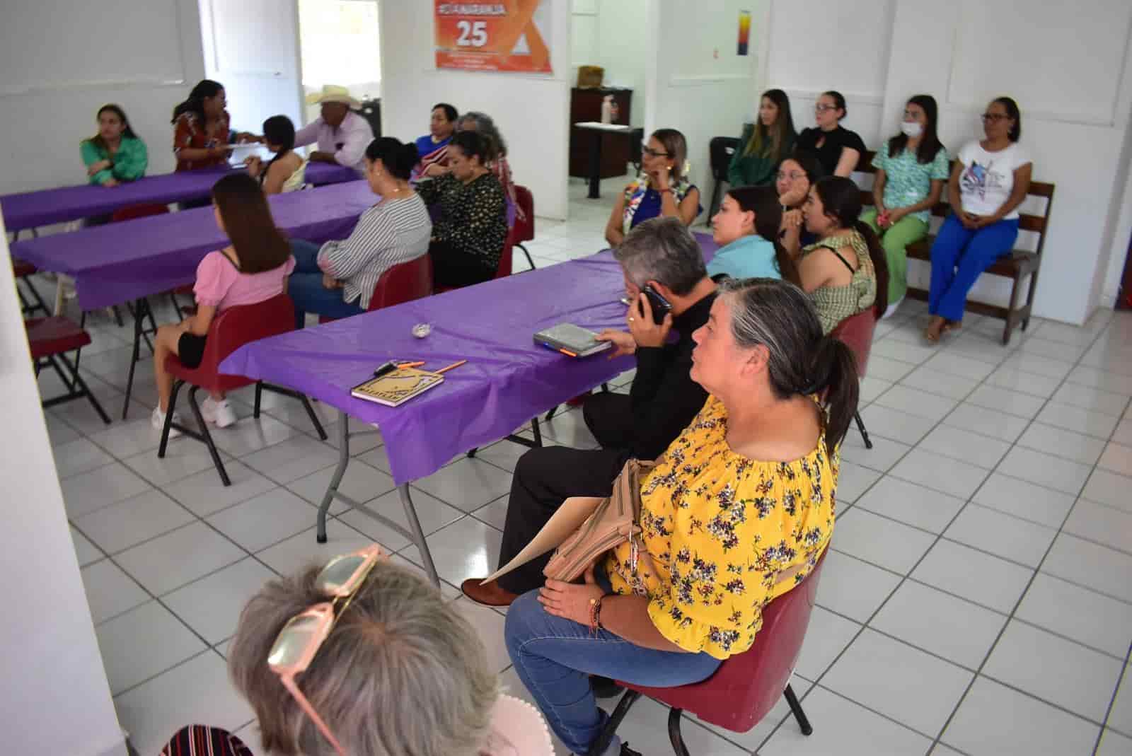 Instruyen sobre la equidad de Género