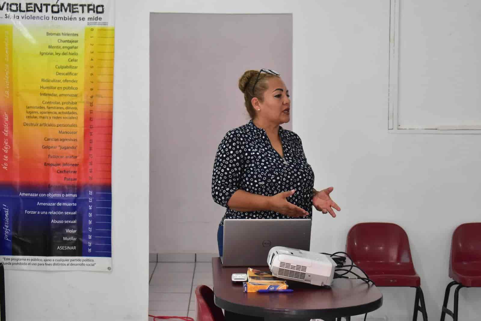 Instruyen sobre la equidad de Género
