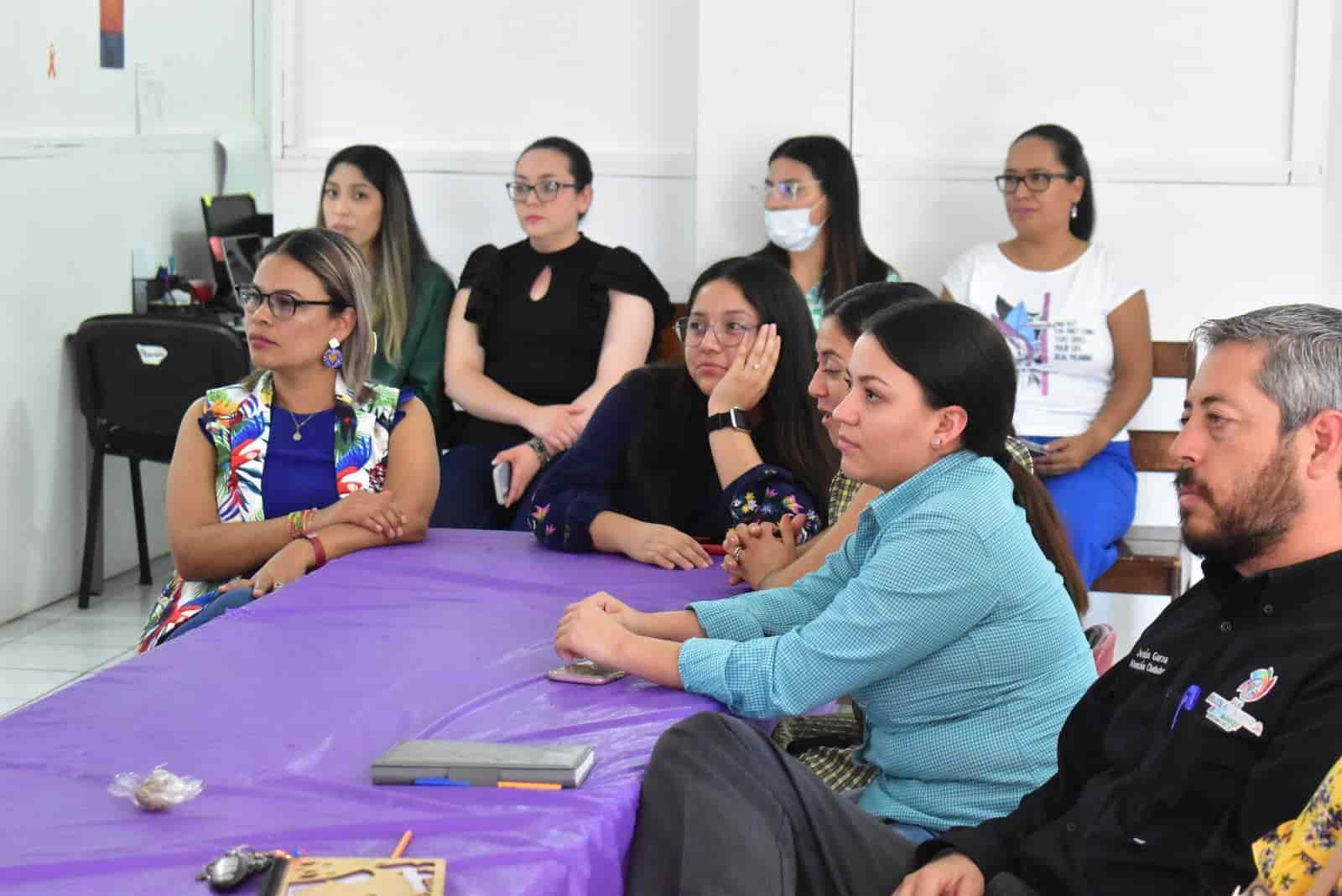 Instruyen sobre la equidad de Género