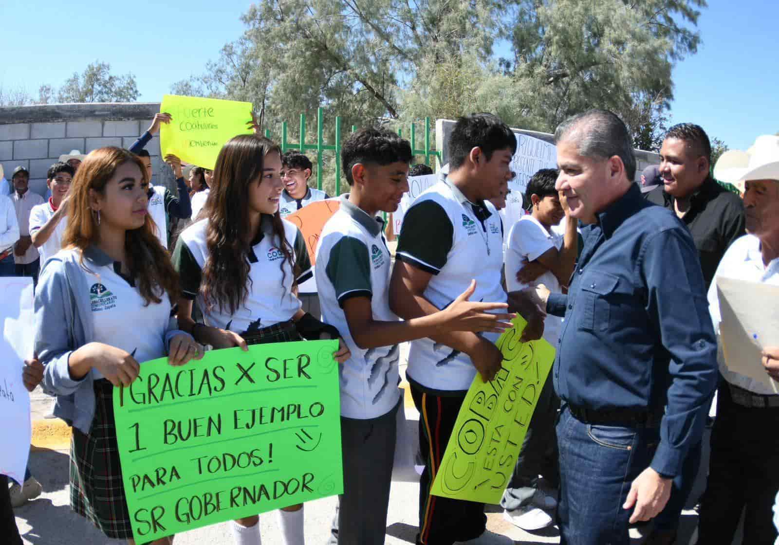 Entrega MARS obras en escuelas de Viesca