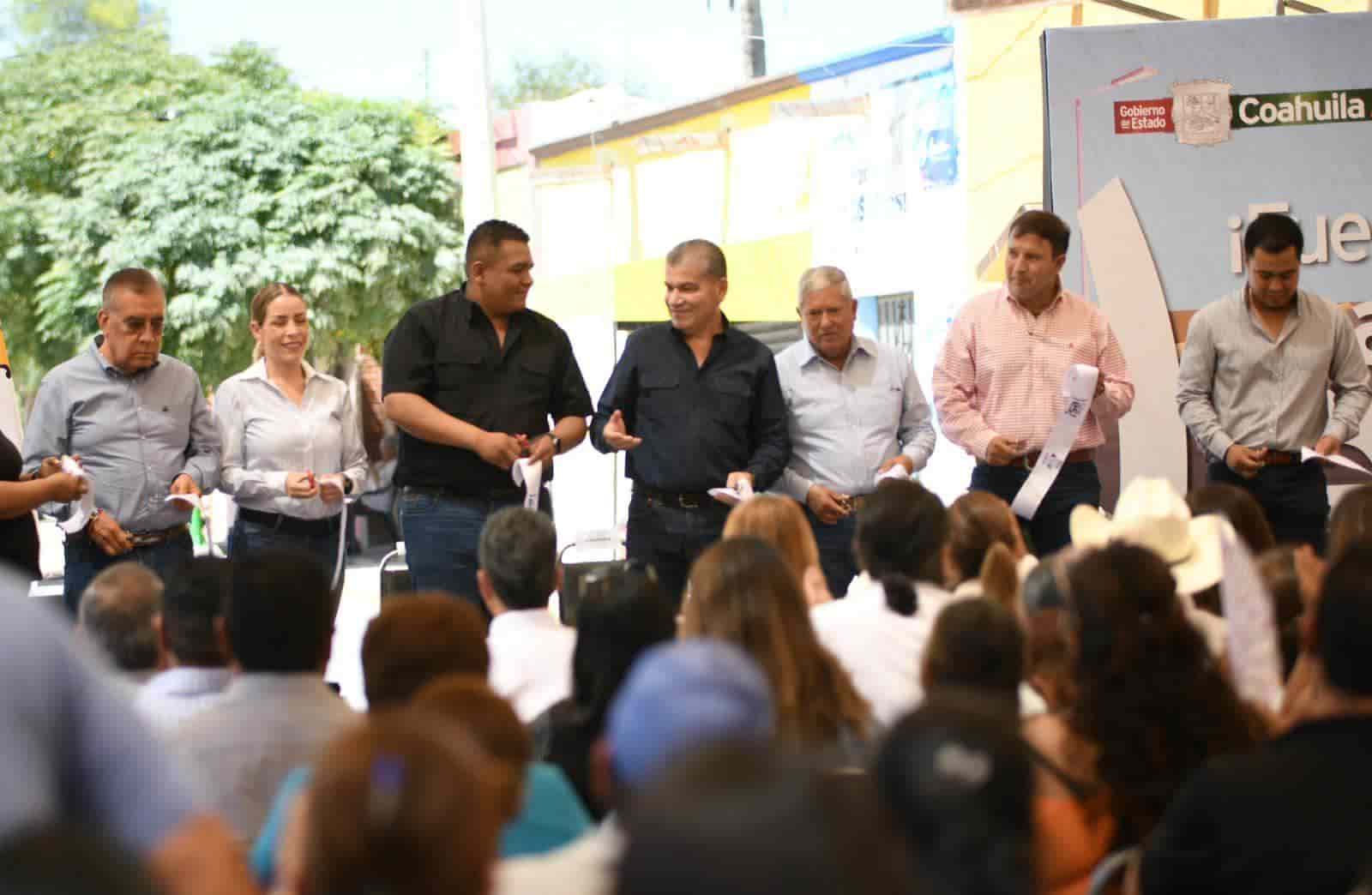 Entrega MARS obras en escuelas de Viesca