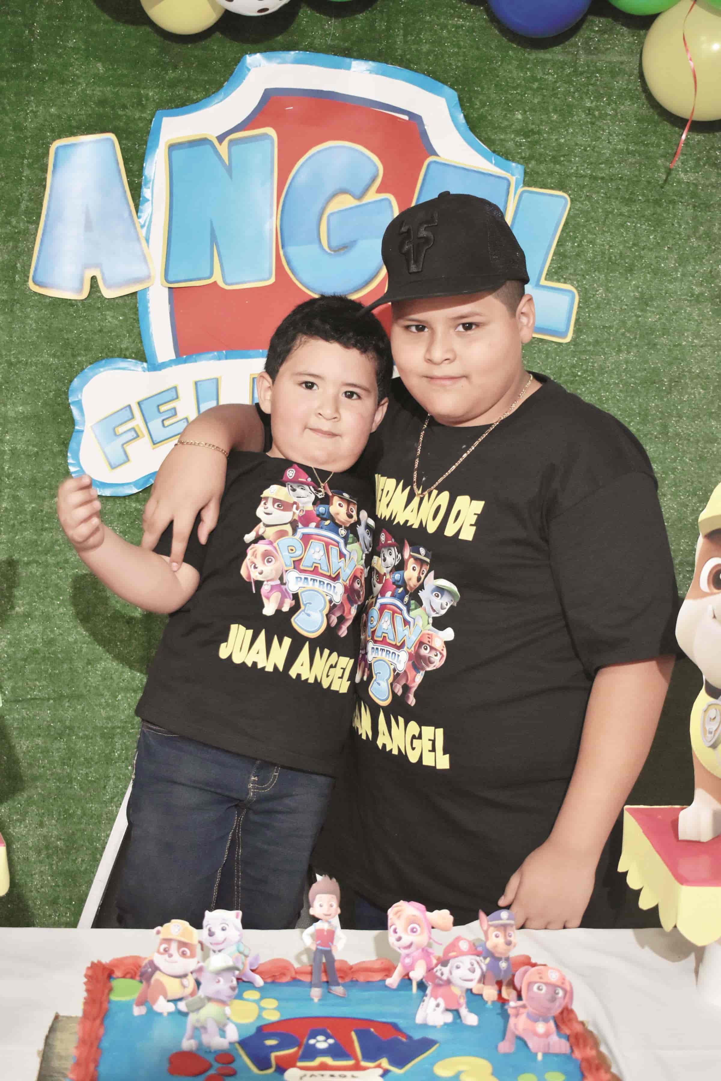 Juan Ángel es bautizado y cumpleañero