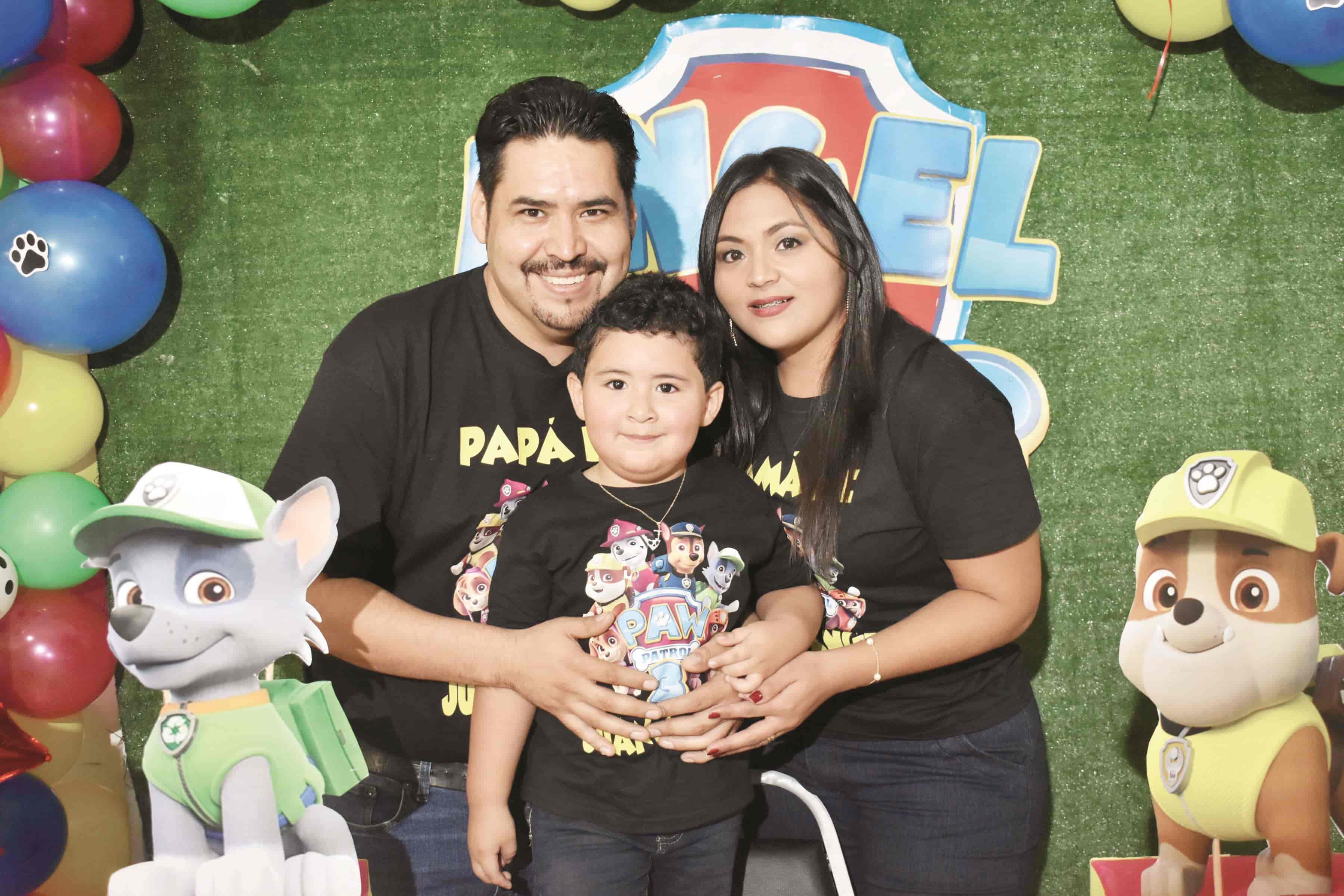 Juan Ángel es bautizado y cumpleañero