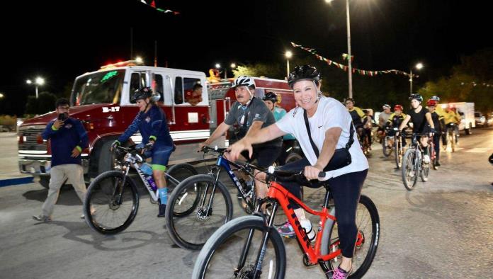 Participó Alcaldesa en paseo nocturno