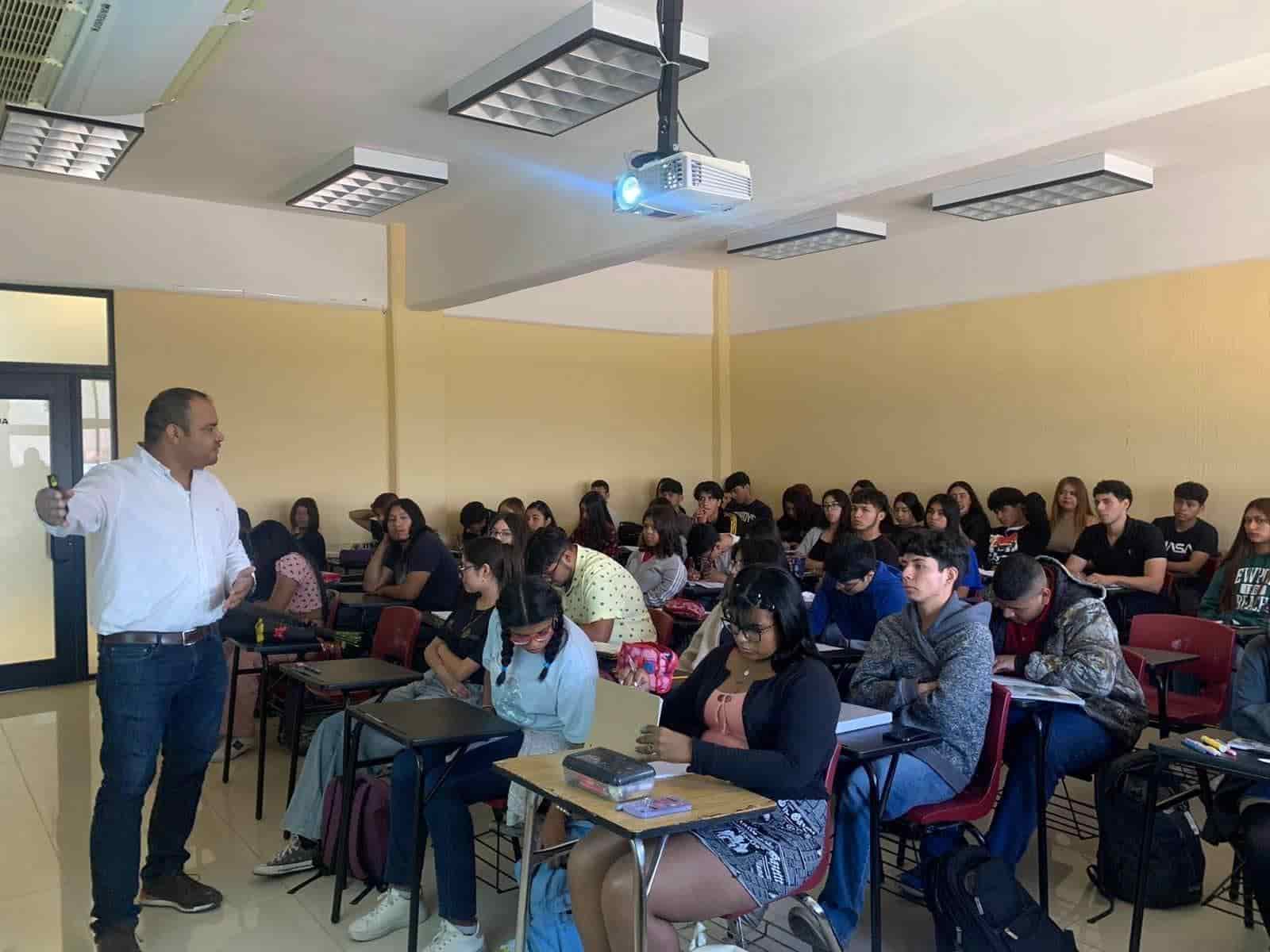 ¡Promueven empleo! Imparten taller en universidades