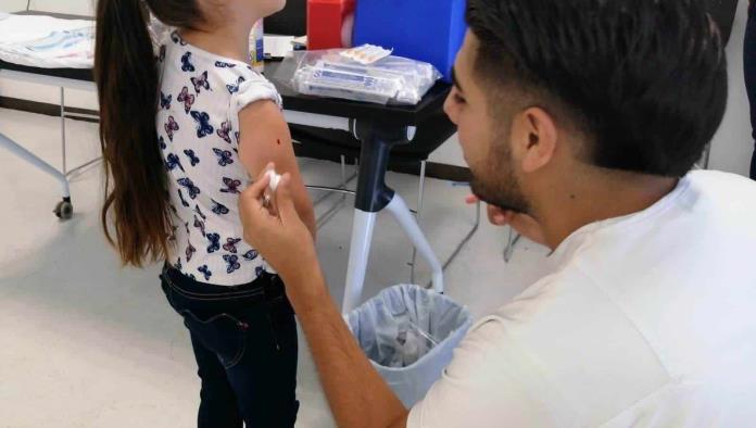 ¡Gran respuesta! Vacunan a niñas contra papiloma humano