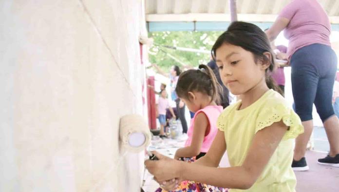 Pintan funcionarios el domo deportivo