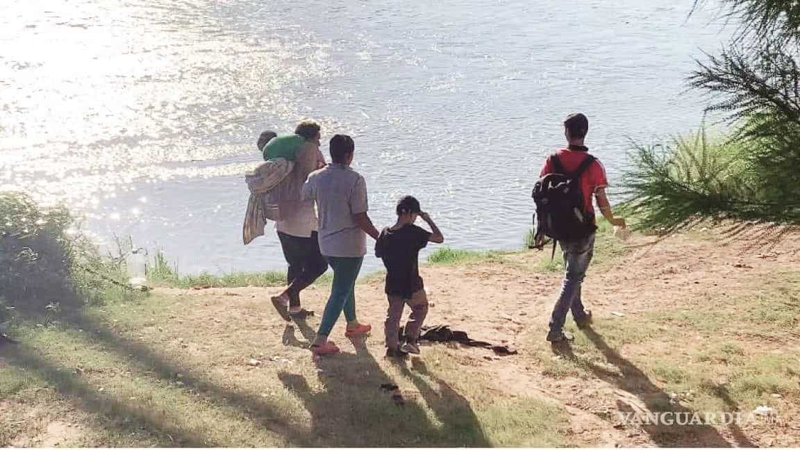 El gobernador de Texas dio a conocer que ha enviado autobuses para sacar de territorio texano a las personas que ingresan de manera ilegal a Estados Unidos.