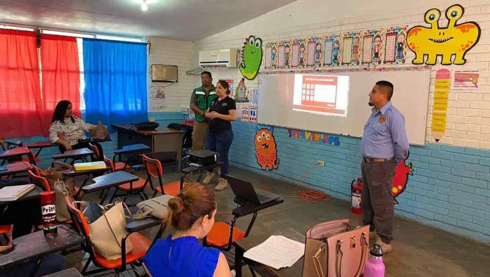 Capacitan a docentes en manejo de extintores en escuelas de Nava
