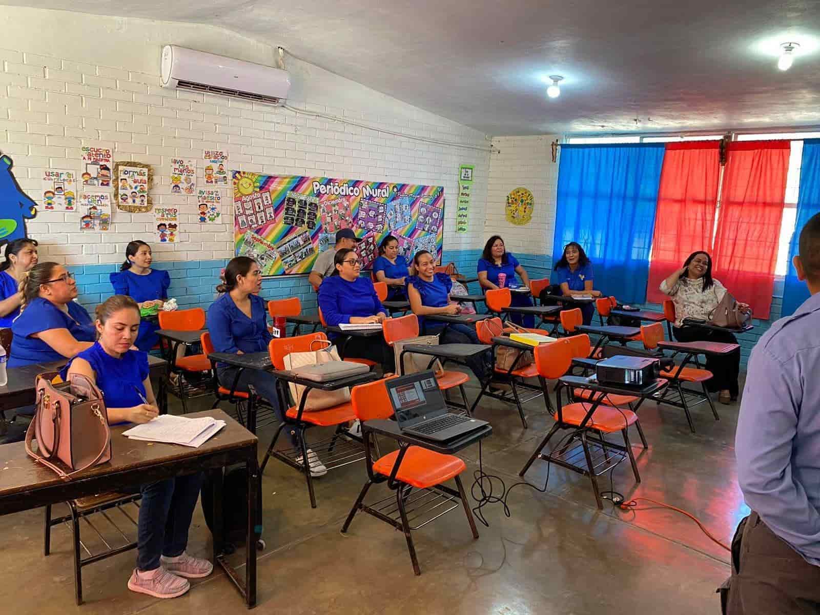 Capacitan a docentes en manejo de extintores en escuelas de Nava