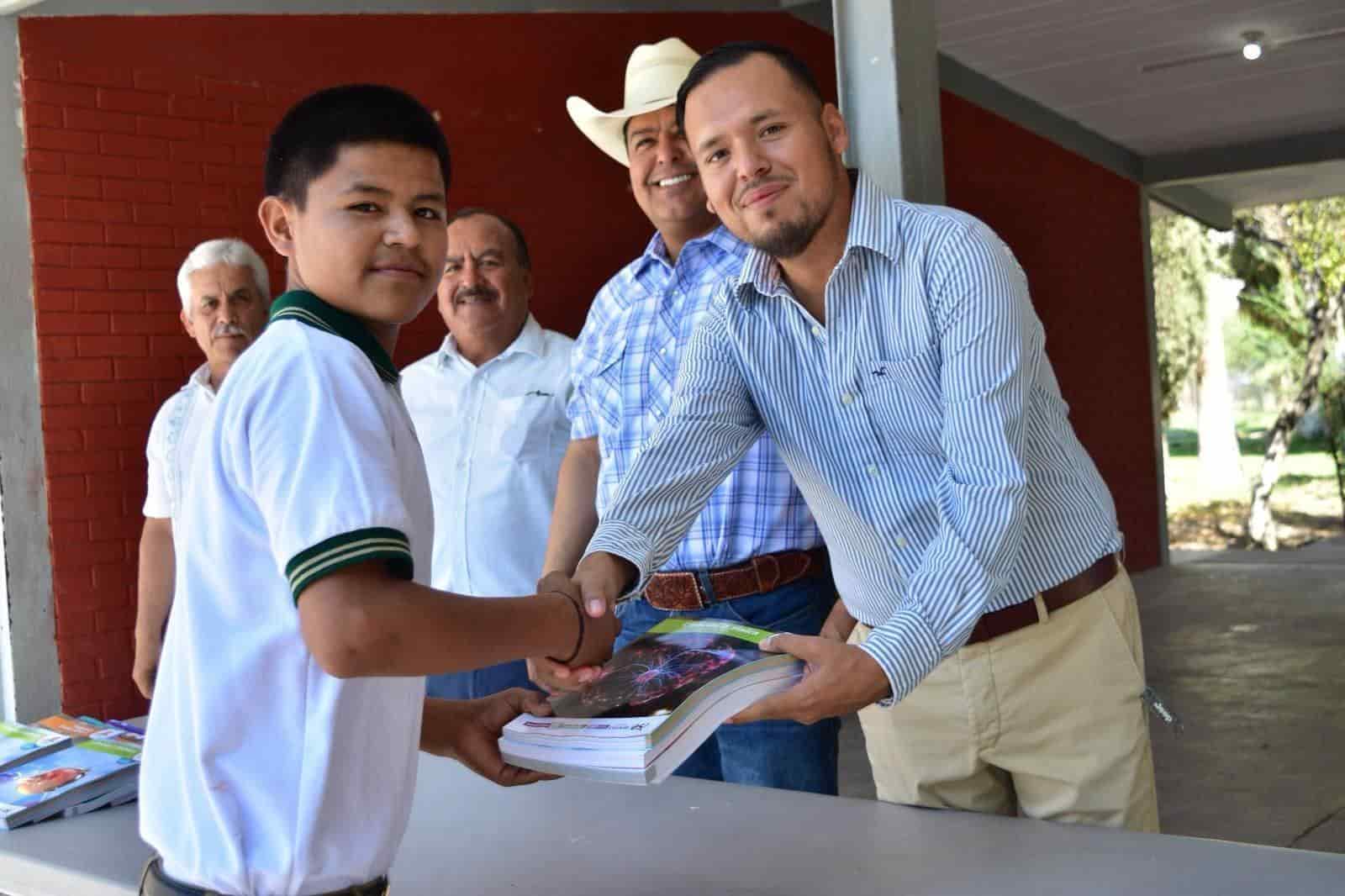 Entrega Beto libros de texto