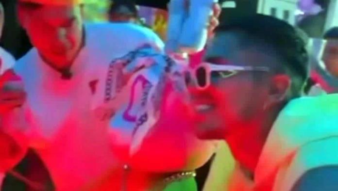 Captan a Salcedo de fiesta en plena crisis de La Máquina 