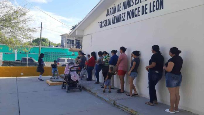 Buscan cupo en escuelas 