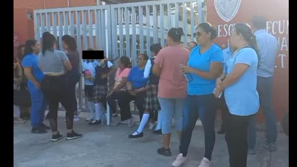 Se Manifiestan Padres De Familia Por Falta De Energía Eléctrica En Secundaria 8630