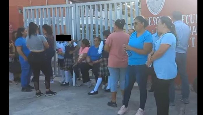 Se Manifiestan Padres De Familia Por Falta De Energía Eléctrica En Secundaria 3108