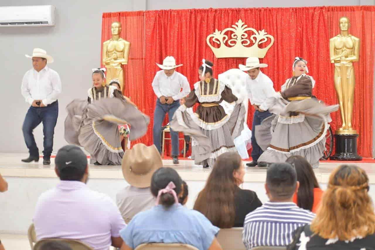 Realizan la coronación de la discapacidad en Nava