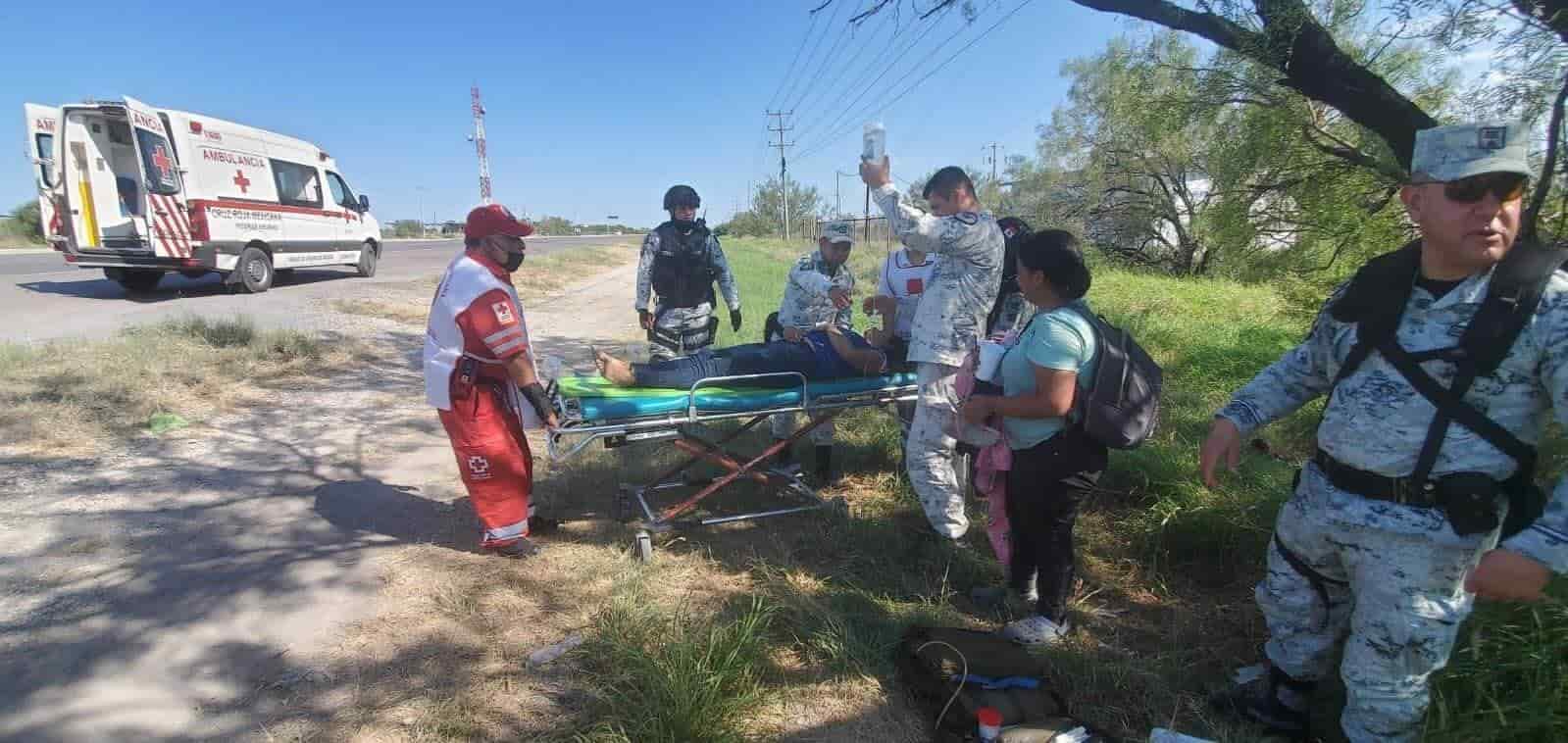 Grave adulta mayor tras caer de árbol; sufre severas lesiones
