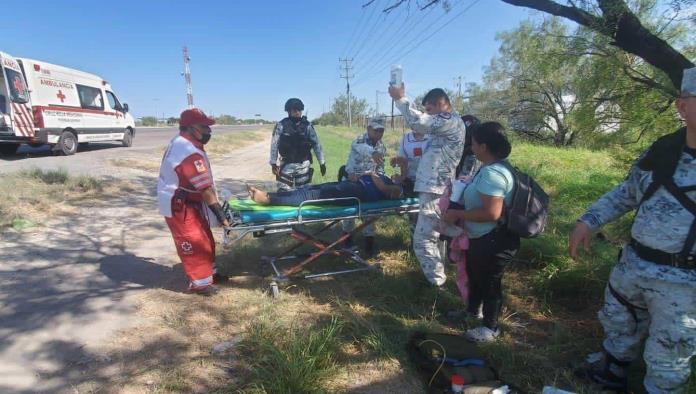 Grave adulta mayor tras caer de árbol; sufre severas lesiones