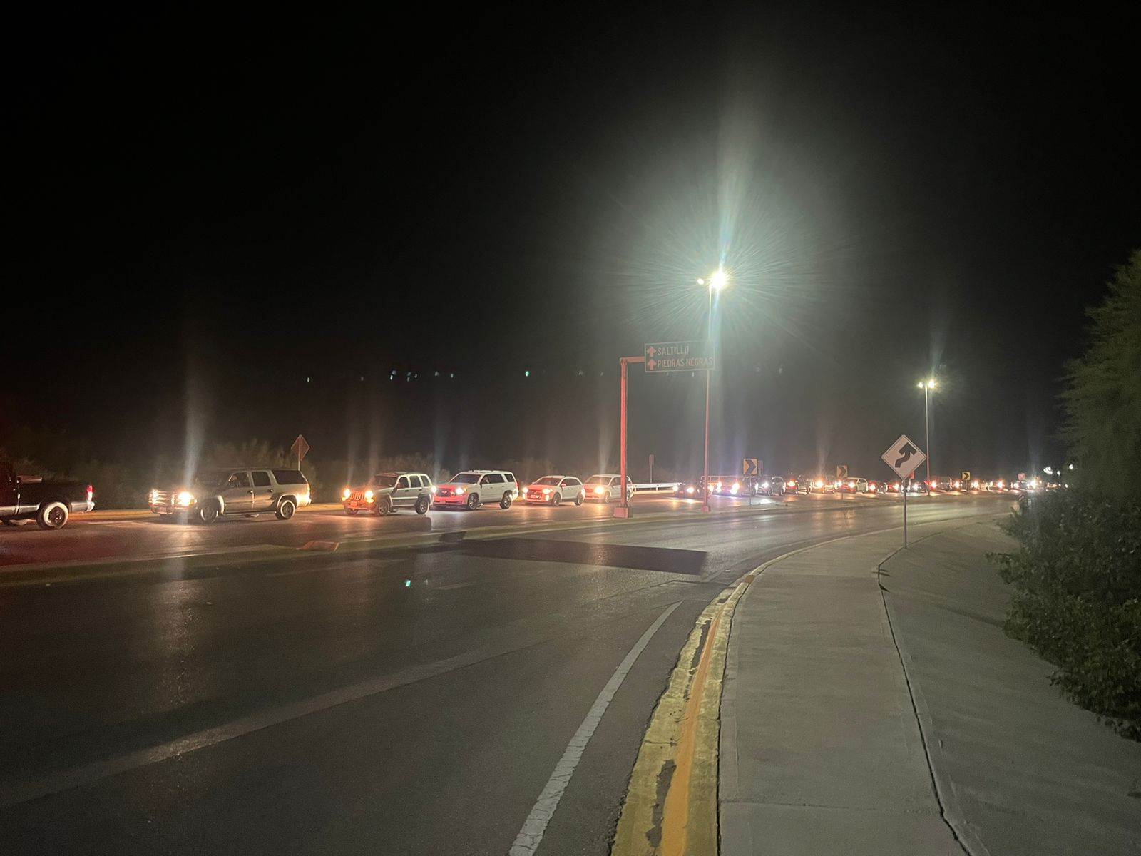 ¡Ahora en Acuña! Reportan largas filas en el Puente Internacional