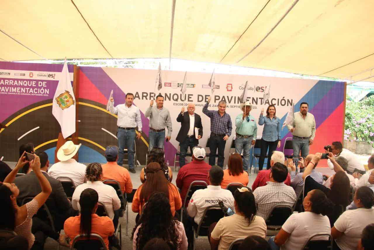 Entrega Riquelme obras en la región