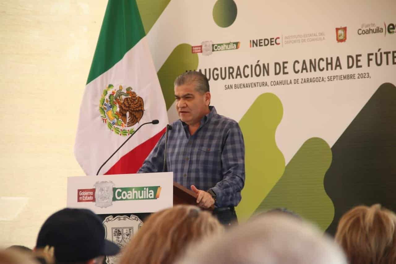 Entrega Riquelme obras en la región