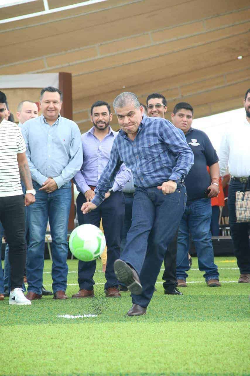 Entrega Riquelme obras en la región