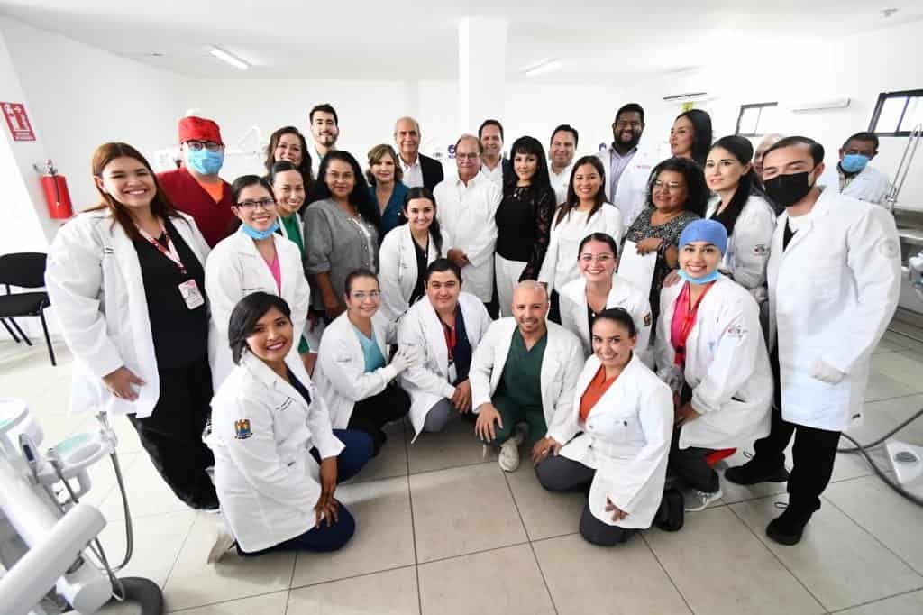 Devuelven sonrisas y salud a personas de la tercera edad
