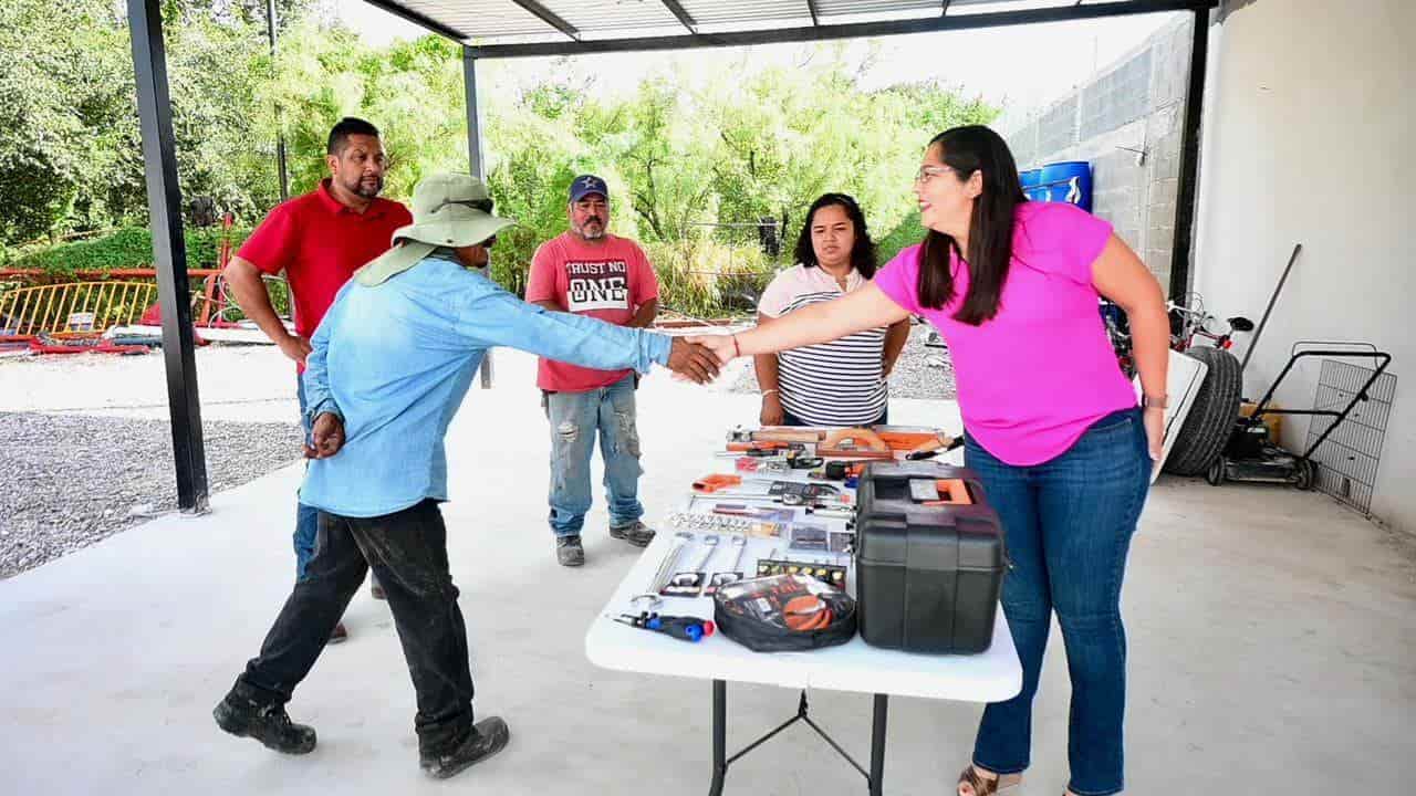 Donan herramientas para mejorar servicios