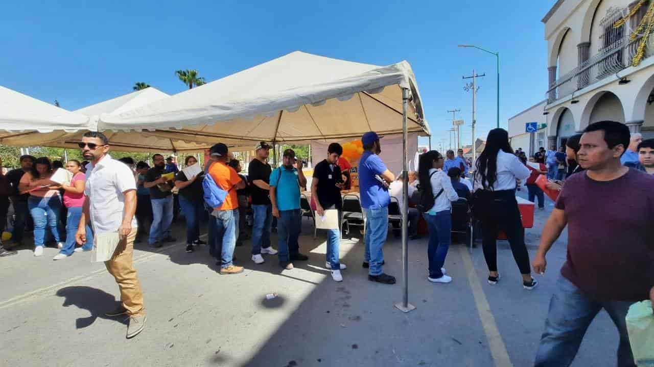 Realizan feria del empleo en Frontera