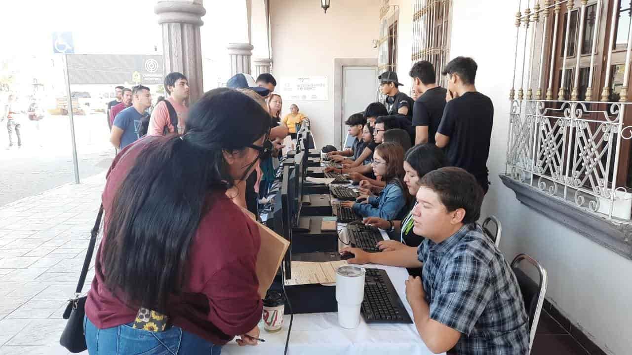 Realizan feria del empleo en Frontera