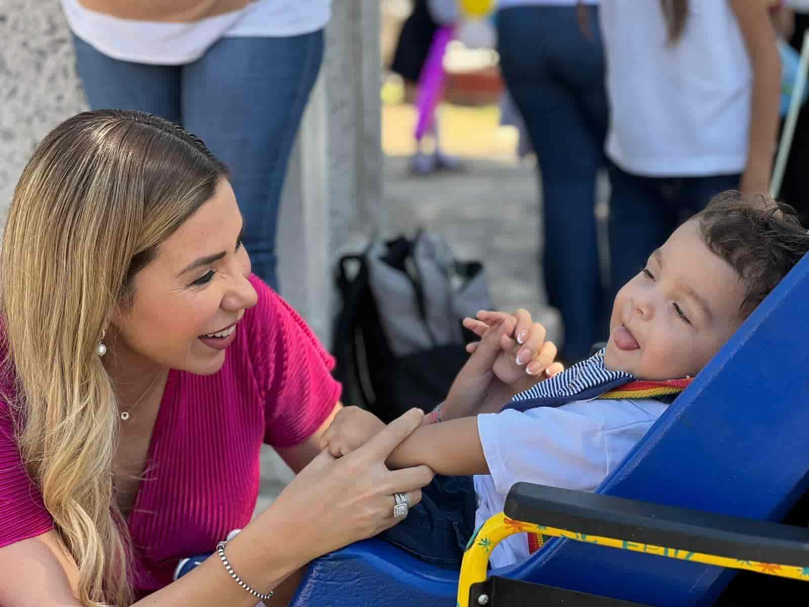 Celebra CAM 18 desfile