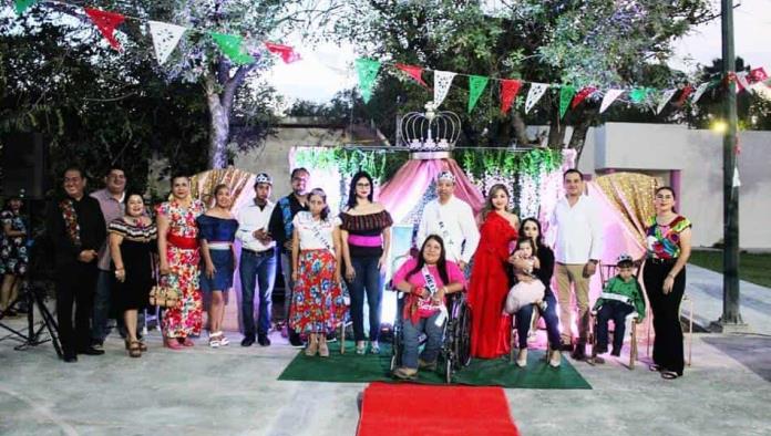 Coronan a los reyes de la discapacidad del municipio de Allende