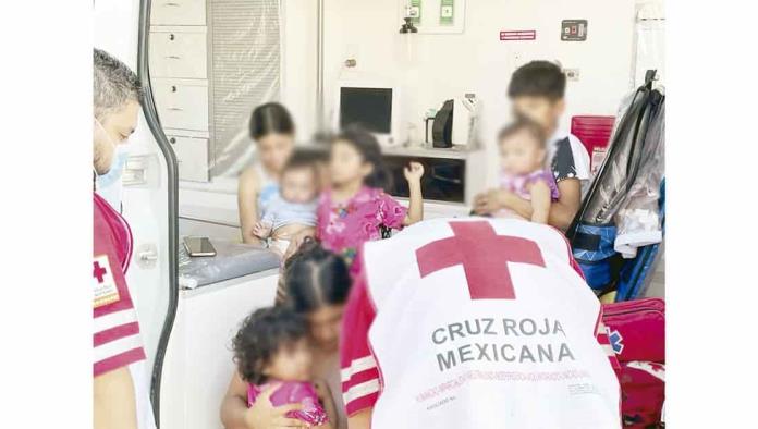 Lesiona a menores en fuerte choque