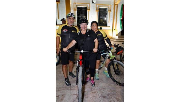 Paseo nocturno en bicicleta en Sabinas