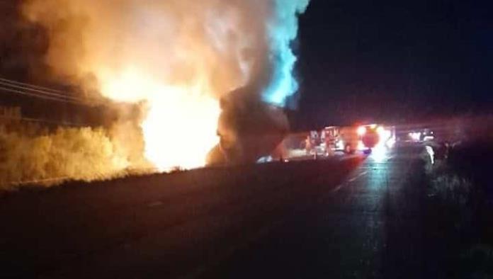 Muere calcinado; volcó su camión