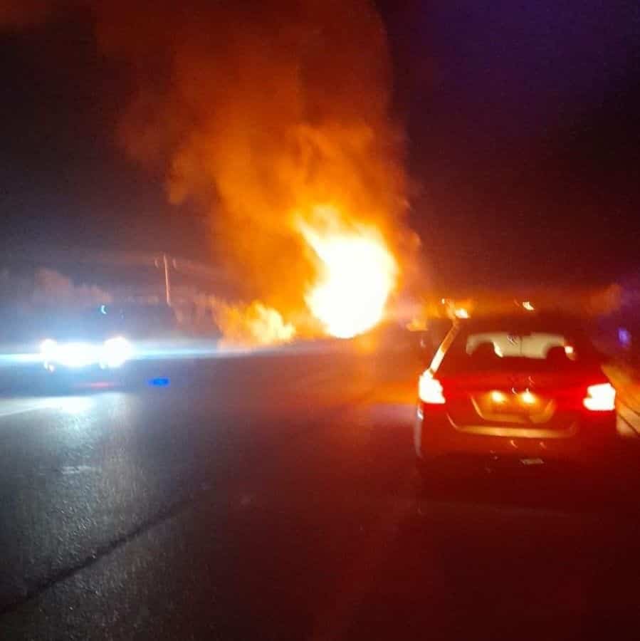 Muere calcinado; volcó su camión