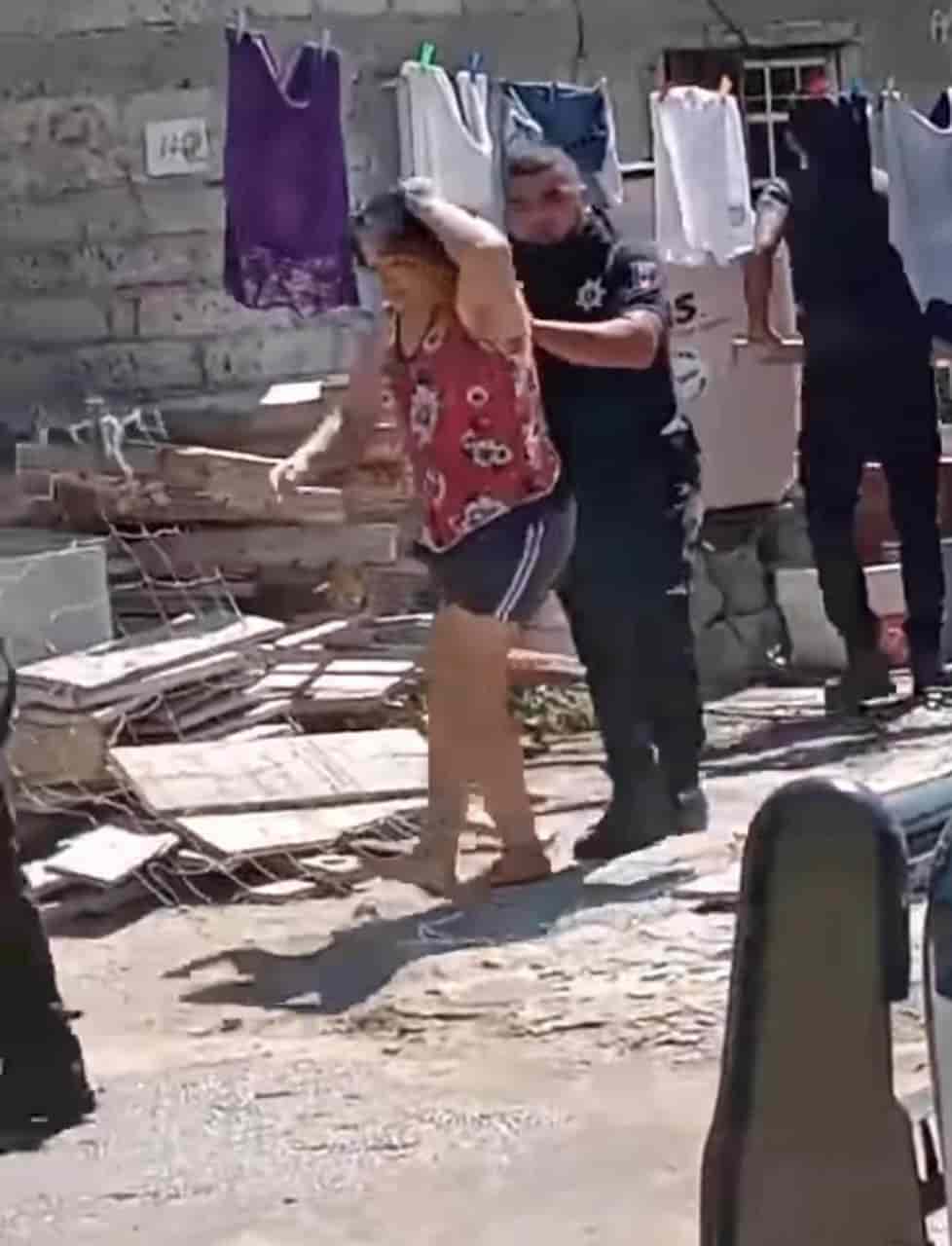 Golpean policías de Nueva Rosita a dos mujeres